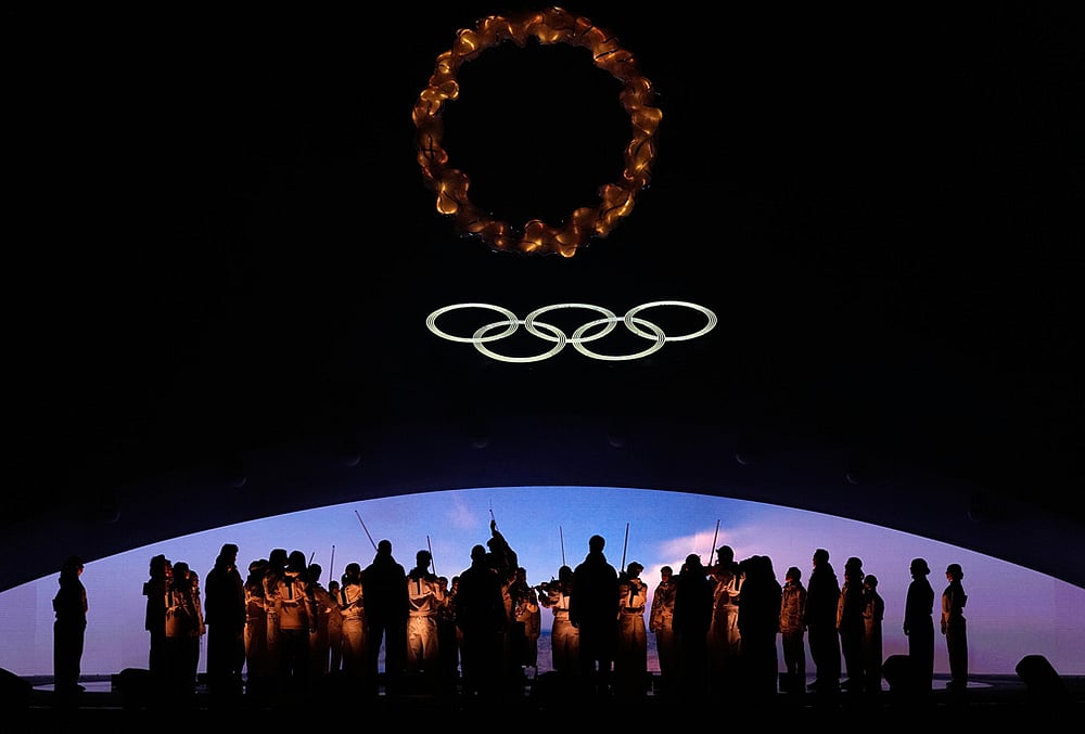 Performers participate in the closing ceremony of the 2026 Winter Olympics, in Verona, Italy. - | Photo: AP/Natacha Pisarenko