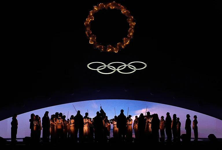Performers participate in the closing ceremony of the 2026 Winter Olympics, in Verona, Italy. - | Photo: AP/Natacha Pisarenko
