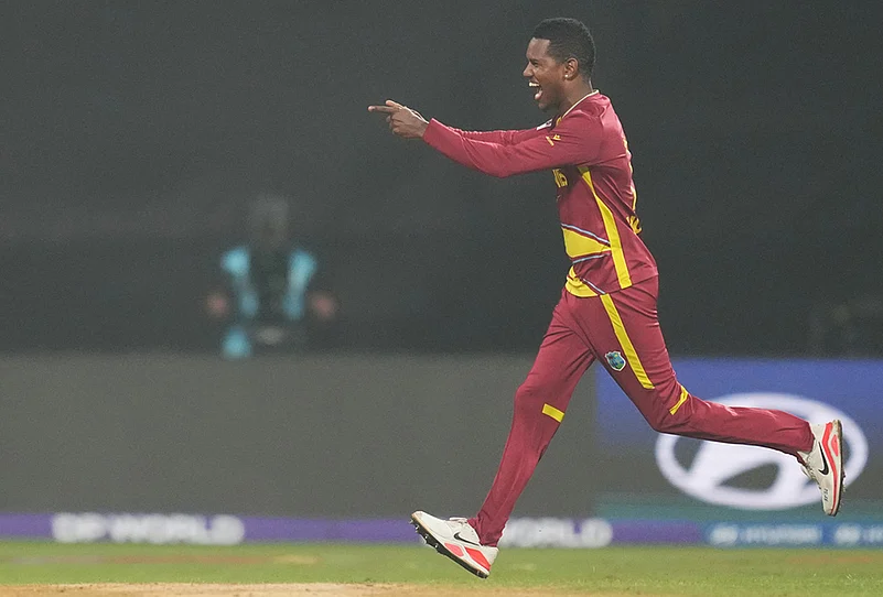 Zimbabwe vs West Indies T20 World Cup super 8 match-Akeal Hosein