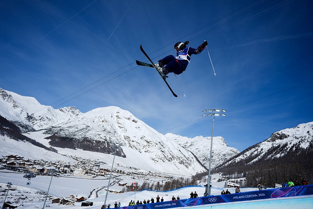 Britains Zoe Atkin competes during the womens freestyle skiing halfpipe final at the 2026 Winter Olympics, in Livigno, Italy, Sunday, Feb. 22, 2026. 
