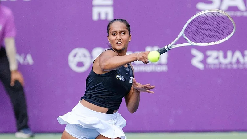 who is vaishnavi adkar india women singles w100 final