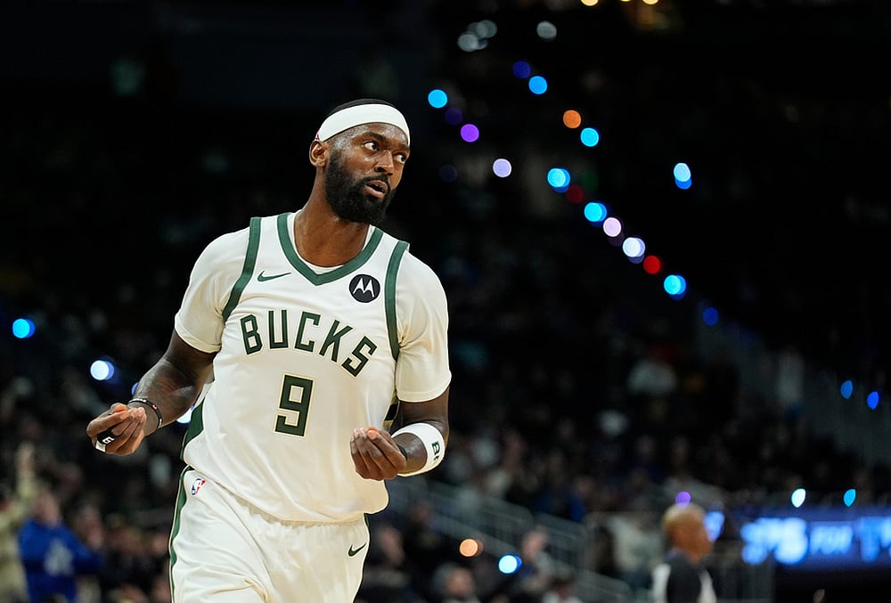 Milwaukee Bucks' Bobby Portis gestures after making a shot during the second half of an NBA basketball game against the Miami Heat, in Milwaukee.  - | Photo: AP/Aaron Gash