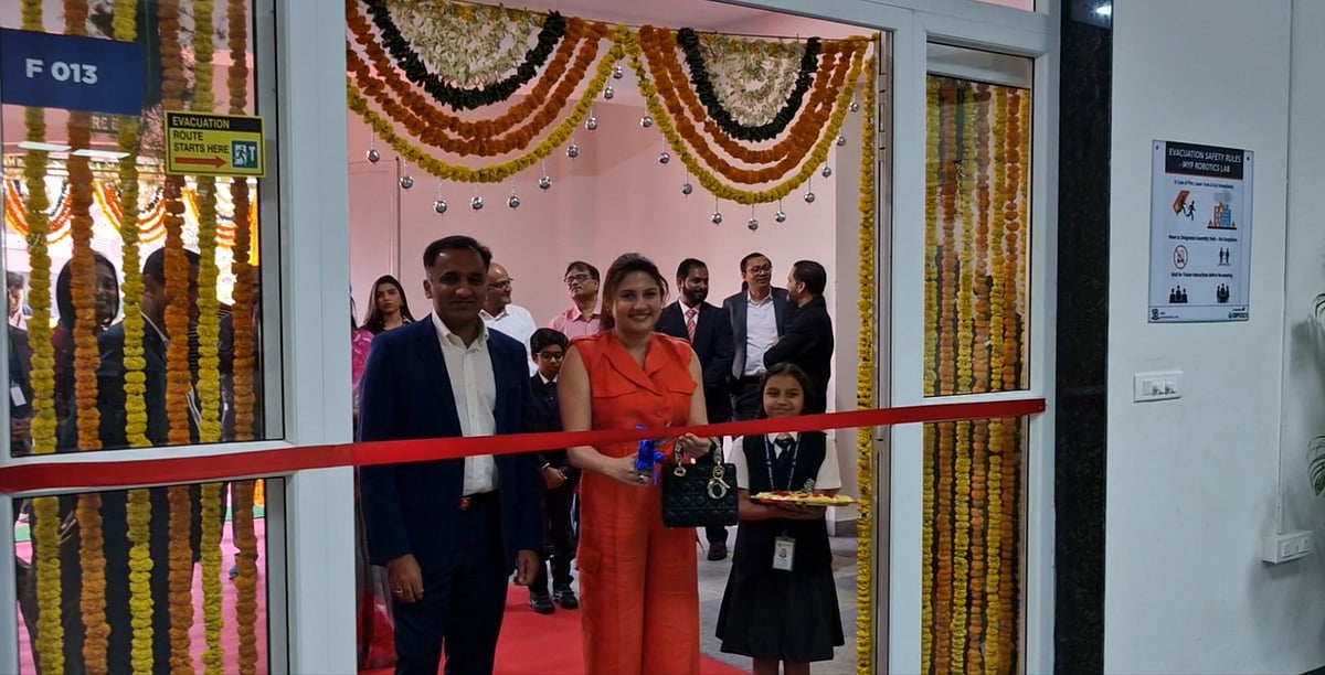 Mrs. Midhula Devabhaktuni, Co-founder of Mivi inaugurating Spark 