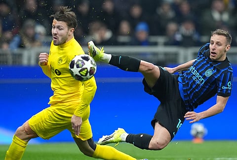 Inter Milan's Davide Frattesi, right, and Bodø/Glimt's Fredrik André Bjørkan battle for the ball during the Champions League soccer match between Inter Milan and Bodø/Glimt, in Milan, Italy 