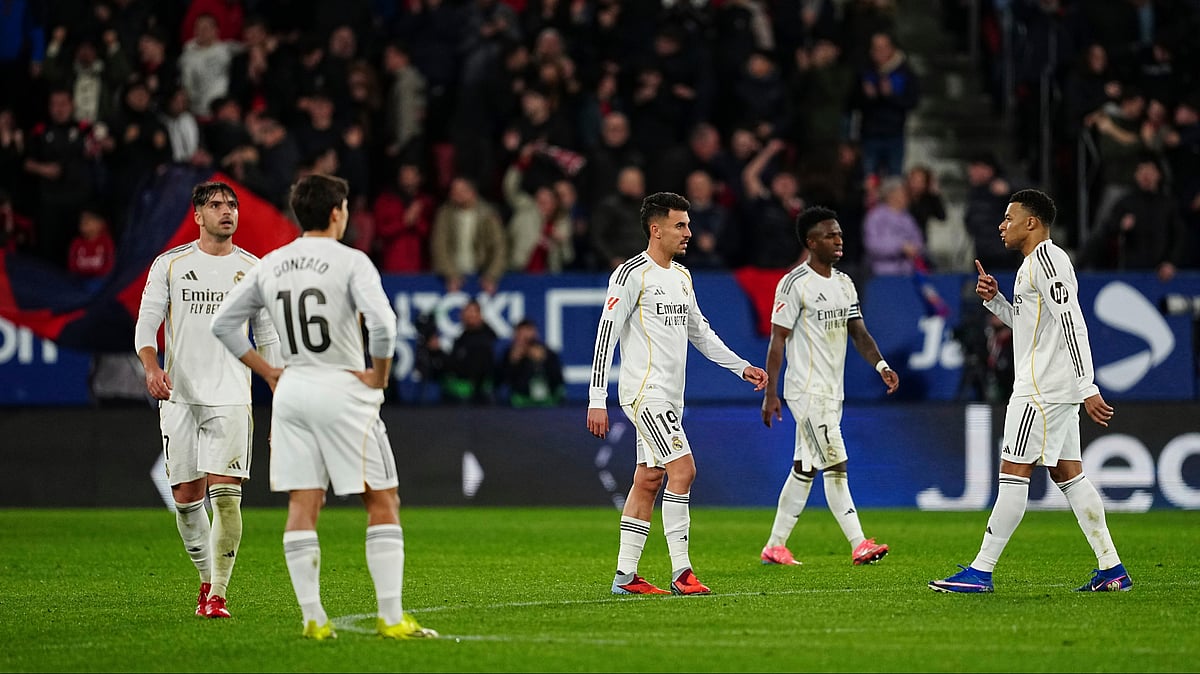 Real Madrid players react after Osasuna scored the second goal during a Spanish La Liga soccer match between Osasuna and Real Madrid in Pamplona, Spain, Saturday, Feb. 21, 2026.  - | Photo: AP/Miguel Oses