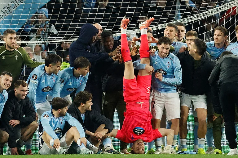 Celta's players celebrate their team victory at the end of the second leg of the Europa League playoff soccer match between Celta Vigo and PAOK in Vigo, Spain. - | Photo: AP/Lalo R. Villar