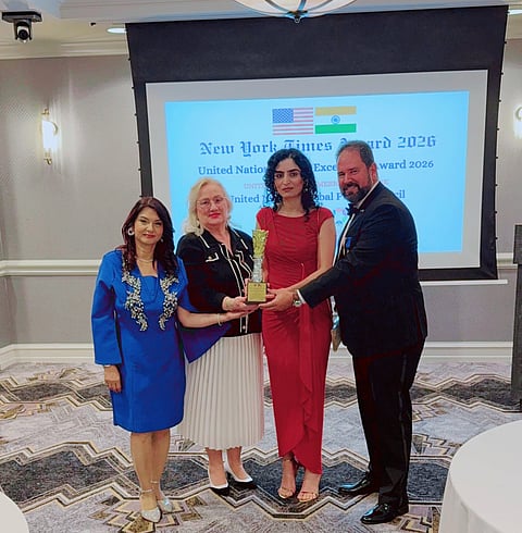 Nidhi Kar receiving an award