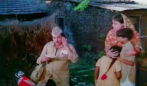 Palkon Ki Chhaon Mein Still