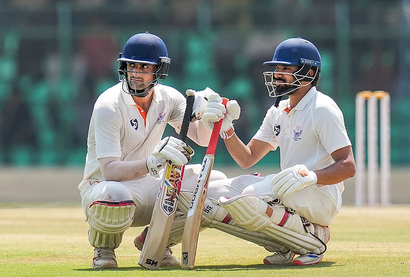 Ranij Trophy Final: Karnataka vs J-K photo-Sahil Lotra and Qamran Iqbal