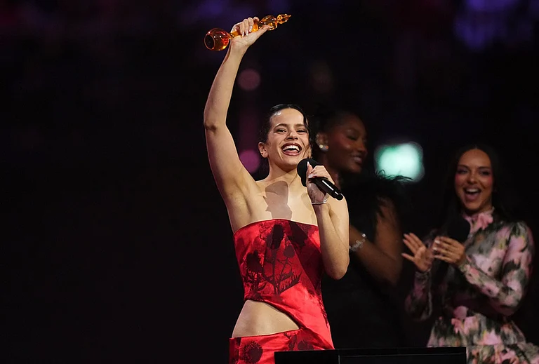 Rosalia wins the International Artist of the Year award during the Brit Awards 2026 in Manchester, England. - | Photo: Scott A Garfitt/Invision/AP