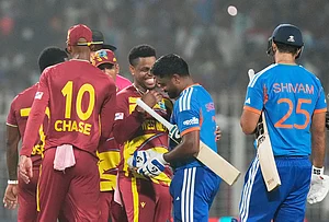 | Photo: AP/Bikas Das : West Indies' Shimron Hetmyer, center, chats with India's Sanju Samson after India won the T20 World Cup cricket match against West Indies in Kolkata.