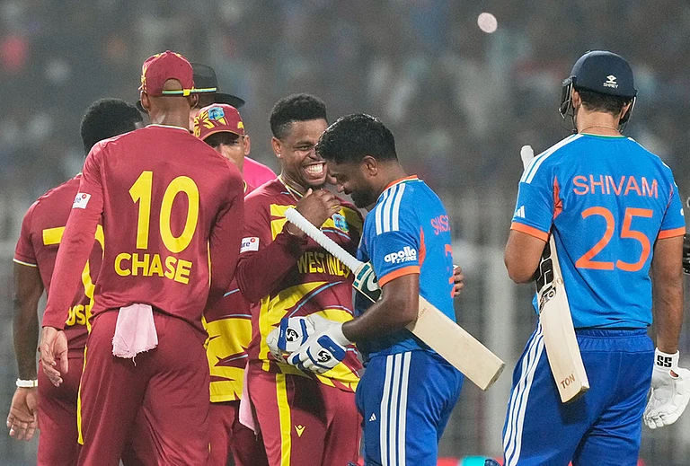 West Indies' Shimron Hetmyer, center, chats with India's Sanju Samson after India won the T20 World Cup cricket match against West Indies in Kolkata. - | Photo: AP/Bikas Das