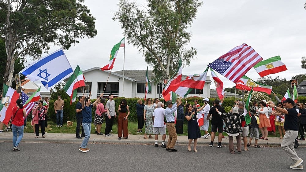 Iranian Australians react outside Iran's embassy in Canberra, Australia. - | Photo: Mick Tsikas/AAP Image via AP