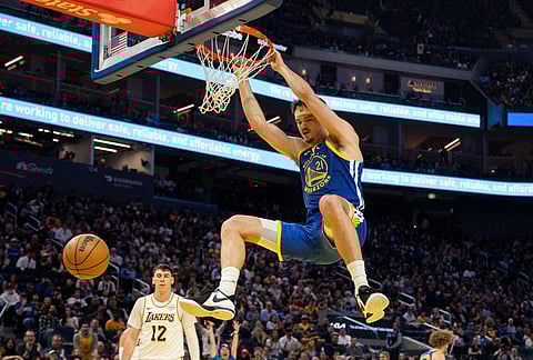 Golden State Warriors center Quinten Post (21) dunks the ball during the first quarter of his NBA basketball game against the Los Angeles Lakers in San Francisco.
