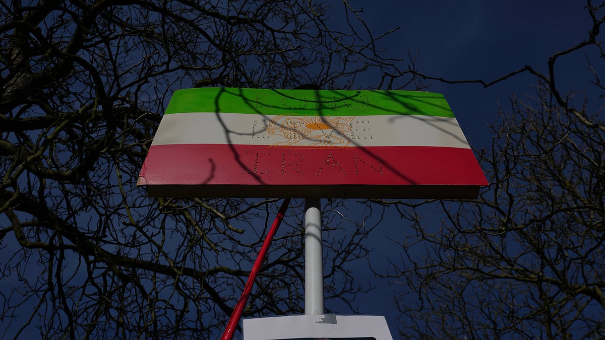 A historic Iranian national flag is displayed by protesters outside the Iranian Embassy in London, Monday, March 2, 2026.  - | Photo: AP/Kin Cheung