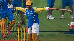 X/ CSK : MS Dhoni Leaves CSK Camp In Splits With Funny Wide Signal Moment During Practice - Video