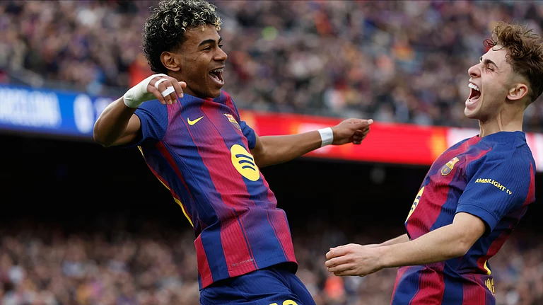 Barcelona's Lamine Yamal, left, celebrates scoring his side's opening goal with teammate Fermin Lopez during the Spanish La Liga soccer match between Barcelona and Villareal in Barcelona, Spain, Saturday, Feb. 28, 2026. - | Photo: AP/Joan Monfort