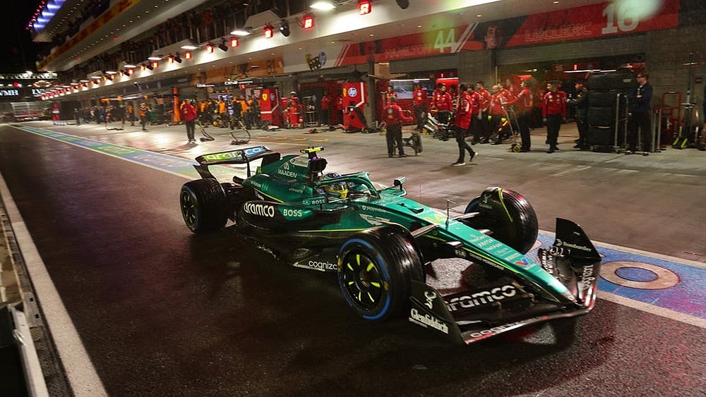 Aston Martin driver Fernando Alonso of Spain leaves the pits during a qualifying session at the Formula One Las Vegas Grand Prix Auto Race, in Las Vegas.   - | Photo: Cristobal Herrera Ulashkevich/Pool Photo via AP