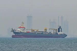 IMAGO / Anadolu Agency : Commercial vessels divert to UAE coasts amid navigation issues DUBAI, UNITED ARAB EMIRATES - MARCH 2: Commercial ships anchor off the coast of the United Arab Emirates due to navigation disruptions in the Strait of Hormuz, Dubai on March 2, 2026. Increased maritime traffic led to a buildup of vessels waiting near Dubai, highlighting the strategic importance of the strait, which handles 20 percent of global energy trade.