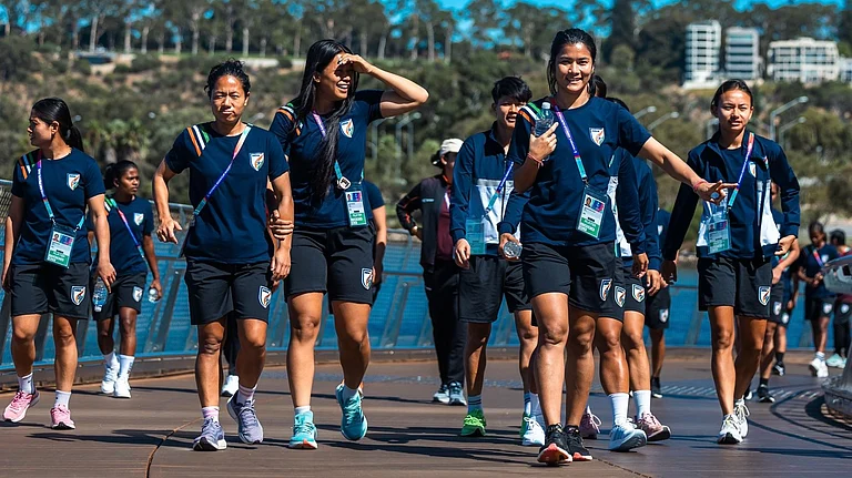 The Indian women's football team embarks on a walk in Perth on the morning of its face-off with Vietnam in the AFC Women's Asian Cup 2026. - Photo:X/Indian Football