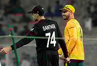  Photo AP/Bikas Das : New Zealand's captain Mitchel Santner, left, and South Africa's captain Aiden Markram move for the coin toss of the first T20 World Cup cricket semifinal match between New Zealand and South Africa in Kolkata.
