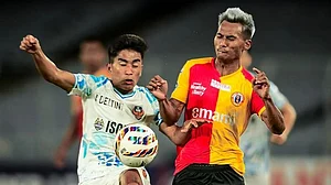 eastbengal_fc/X : East Bengal footballers in action against FC Goa footballers in ISL 2025-26 clash at Kolkata.
