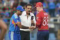 | Photo: AP/Rafiq Maqbool : England's captain Harry Brook, right, and India's captain Suryakumar Yadav shake hands at the toss ahead of the T20 World Cup cricket semi-final match between India and England in Mumbai.