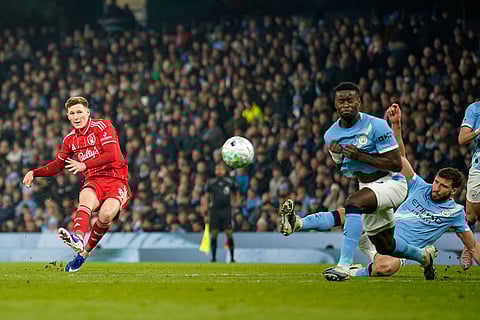 Nottingham Forest's Elliot Anderson, left, scores his side's second goal during the English Premier League soccer match between Manchester City and Nottingham Forest in Manchester, England.
