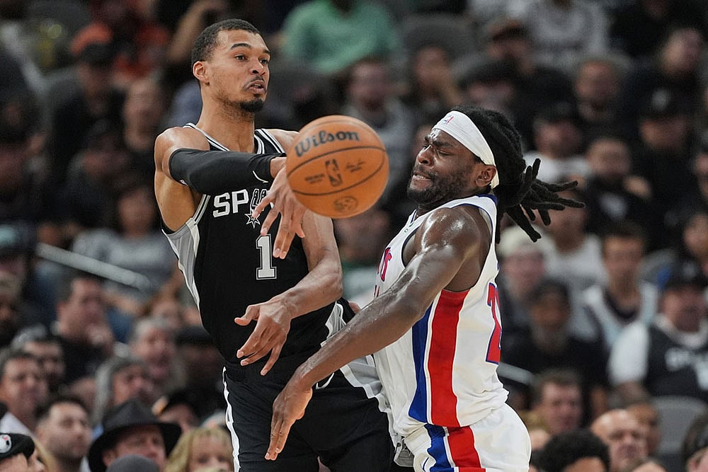 Basketball: San Antonio Spurs vs Detroit Pistons