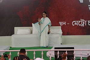 | Photo: Sandipan Chatteejee/Outlook : A peaceful protest by Bengal chief minister Mamata Banerjee against the BJP-led central government’s unplanned SIR and the alleged attempt to take away the voting rights of legitimate citizens,in Kolkata.