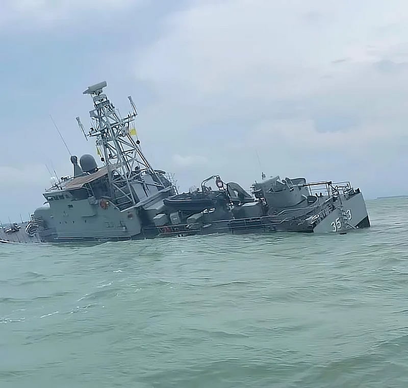 Representational Image - An Iranian vessel sank in international waters off the coast of Sri Lanka on Wednesday, with 32 crew members rescued and more than 100 feared missing. Photo: X/X/NavyLookout - null