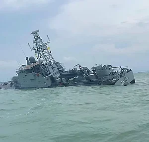 Representational Image - An Iranian vessel sank in international waters off the coast of Sri Lanka on Wednesday, with 32 crew members rescued and more than 100 feared missing. Photo: X/X/NavyLookout