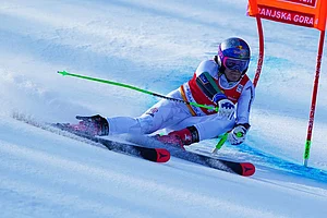 Photo: AP/Pier Marco Tacca : Brazil's Lucas Pinheiro Braathen competes during an alpine ski, men's World Cup giant slalom, in Kranjska Gora, Slovenia.