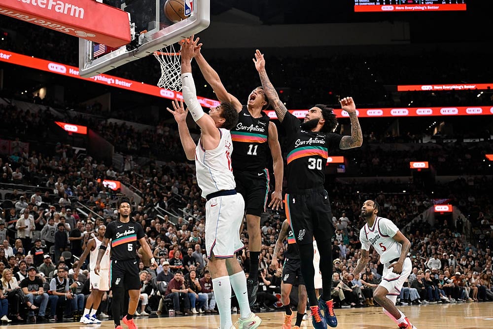 NBA Basketball: Los Angeles Clippers vs San Antonio Spurs