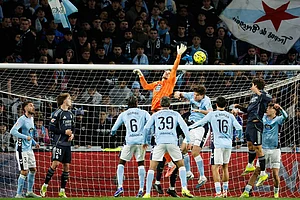| Photo: AP/Lalo R. Villar : Celta's goalkeeper Ionut Radu clears a ball during a Spanish La Liga soccer match between Celta Vigo and Real Madrid in Vigo, Spain.