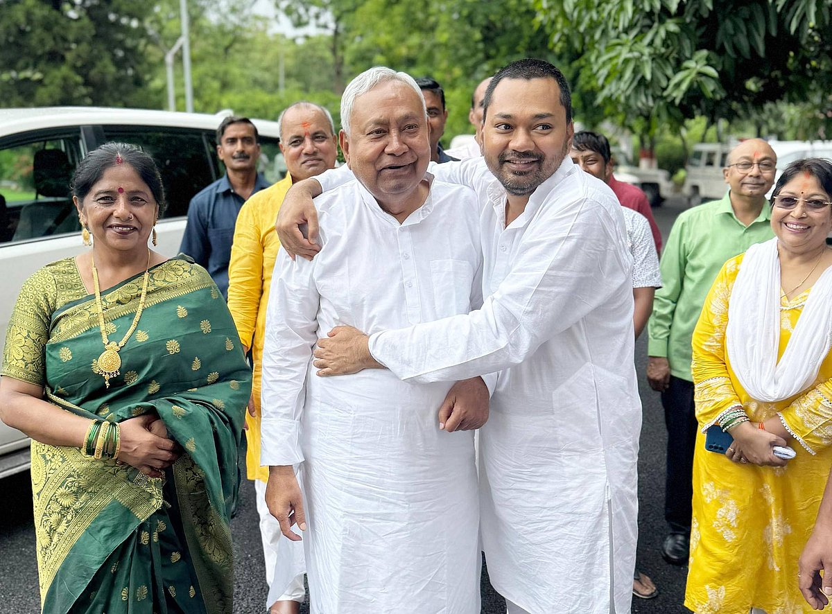 Bihar Chief Minister Nitish Kumar with his son Nishant Kumar on Nishant's birth day at 1, Anne Marg on July 20, 2025 in Patna, India - IMAGO / Hindustan Times