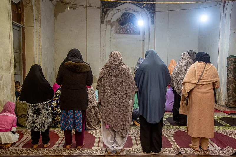 Women offer Maghrib prayer inside the women’s prayer hall at Nizamuddin Dargah.
