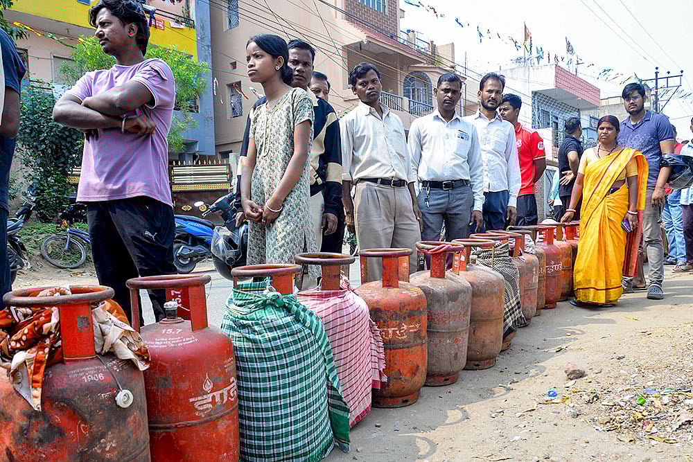 Domestic LPG cylinder costlier by Rs 60