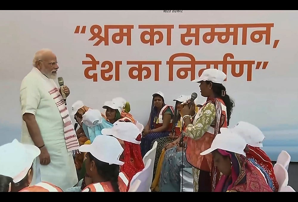 PM Modi at GPRA Type-5 quarters