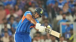 | Photo: AP/Rafiq Maqbool : India's Shivam Dube hits a six during the T20 World Cup cricket final match between India and New Zealand in Ahmedabad.