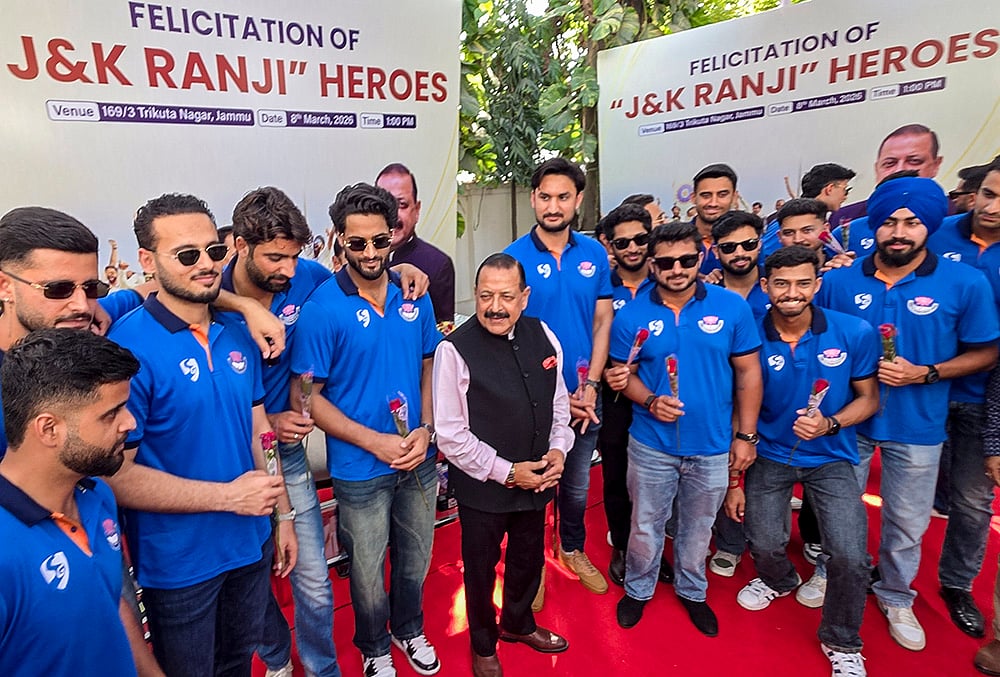 Jitendra Singh meets J-K Ranji team