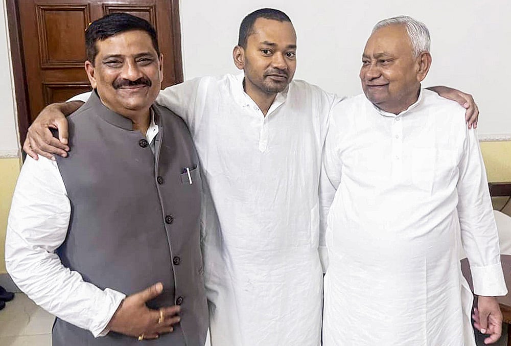 Nishant Kumar joins JD(U), Nitish Kumar