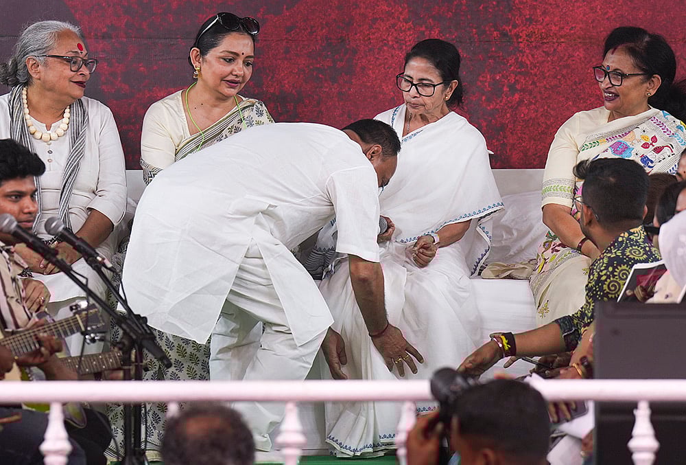 Mamata Banerjee continues sit-in protest in Kolkata