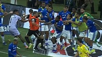 | Photo: Screenshot/X : Cruzeiro and Atletico Mineiro players fight during their Campeonato Mineiro match on March 8, 2026.