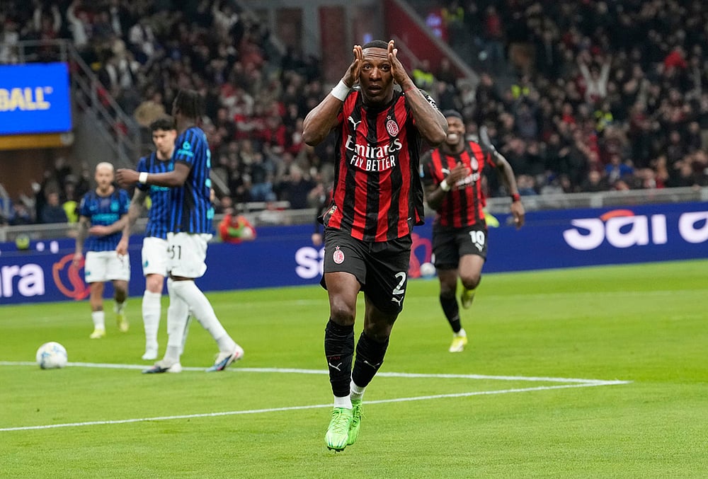 AC Milan vs Inter Milan serie a soccer-Pervis Estupinan