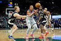 NBA: Giannis Antetokounmpo Leads Milwaukee Bucks To 113-99 Win Over Utah Jazz | Photo: AP/Aaron Gash : Orlando Magic's Desmond Bane (3) loses control of the ball between Milwaukee Bucks' AJ Green and Cam Thomas during the second half of an NBA basketball game in Milwaukee.