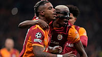 | Photo: AP/Khalil Hamra : Galatasaray's Mario Lemina, left, celebrates after scoring the opening goal during a Champions League round of 16 first leg soccer match between Galatasaray and Liverpool, in Istanbul, Turkey, Tuesday, March 10, 2026. 