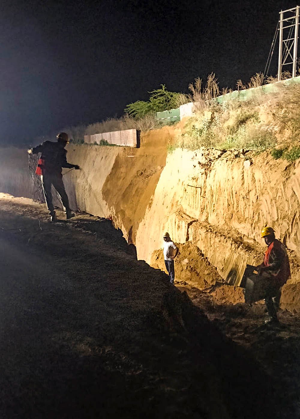 7 killed as wall collapses at Gurugram