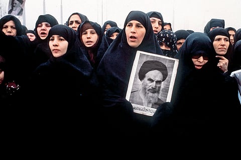 Khomenei supporters demonstrate in Tehran in 1980