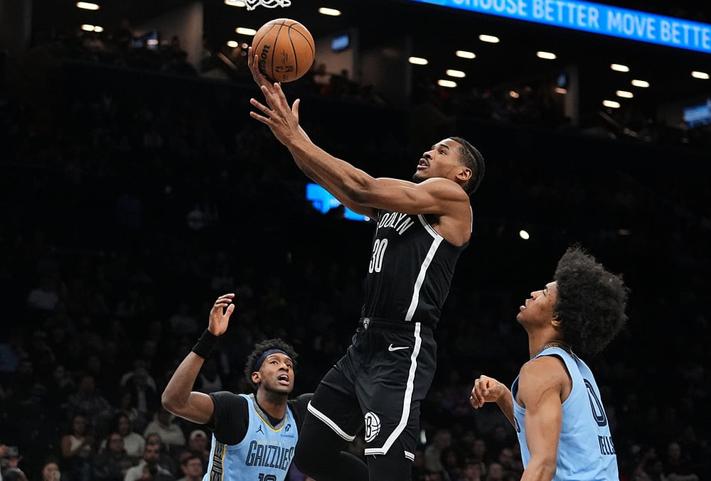 Brooklyn Nets' Ochai Agbaji (30) drives past Memphis Grizzlies' Jaylen Wells (0) and Olivier-Maxence Prosper during the first half of an NBA basketball game in New York.  - | Photo: AP/Frank Franklin II